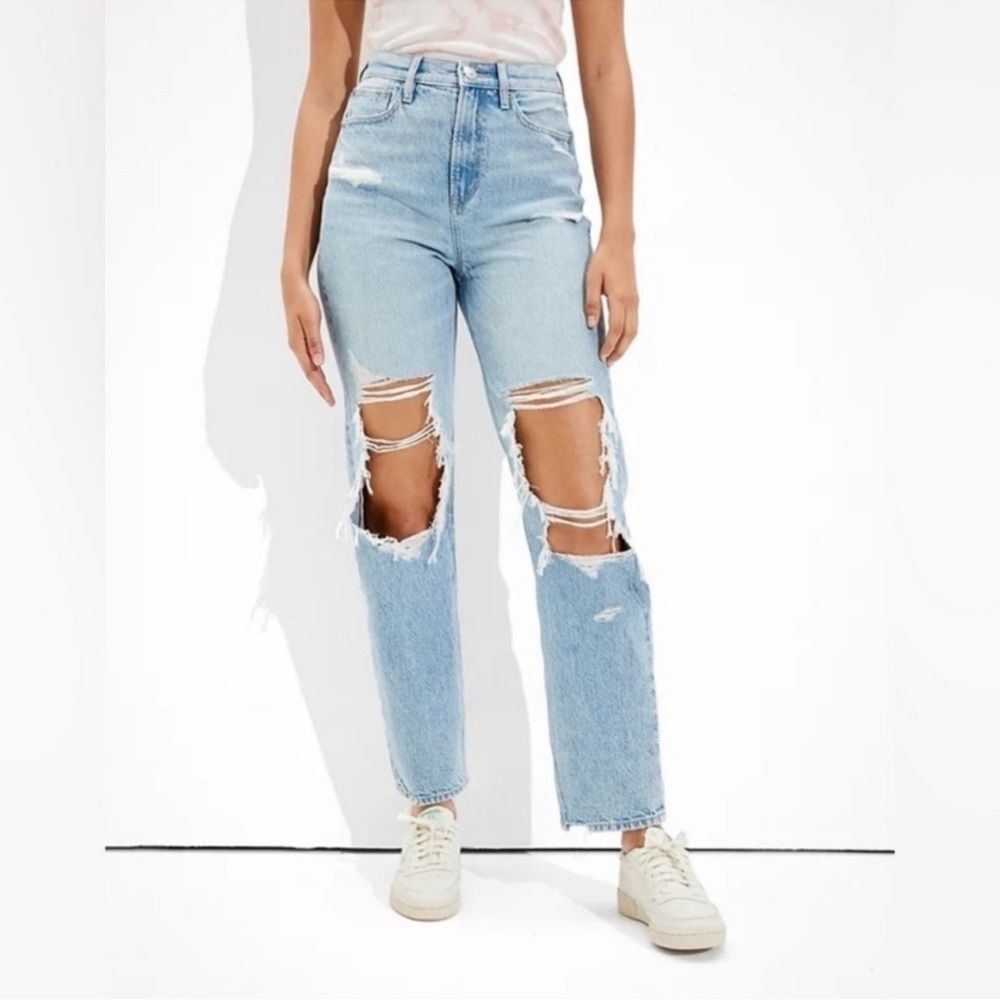 American Eagle Highest Rise 90s Boyfriend Distressed Light Wash Jeans Size 4